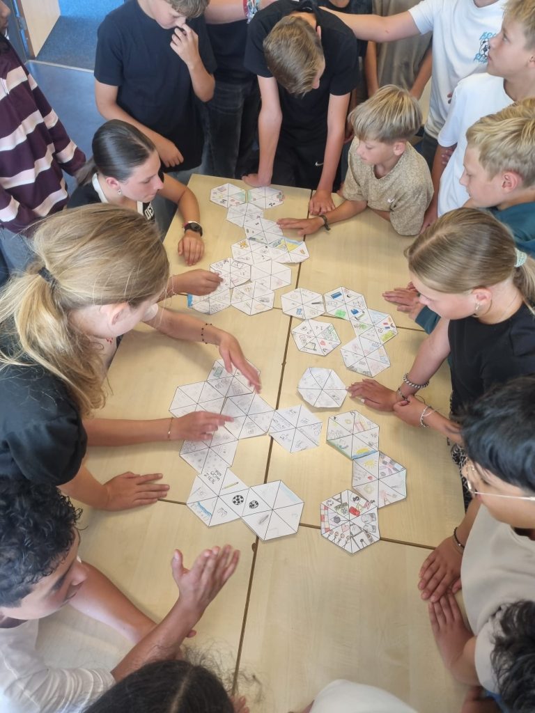 Opdrachten maken met klasgenoten 
