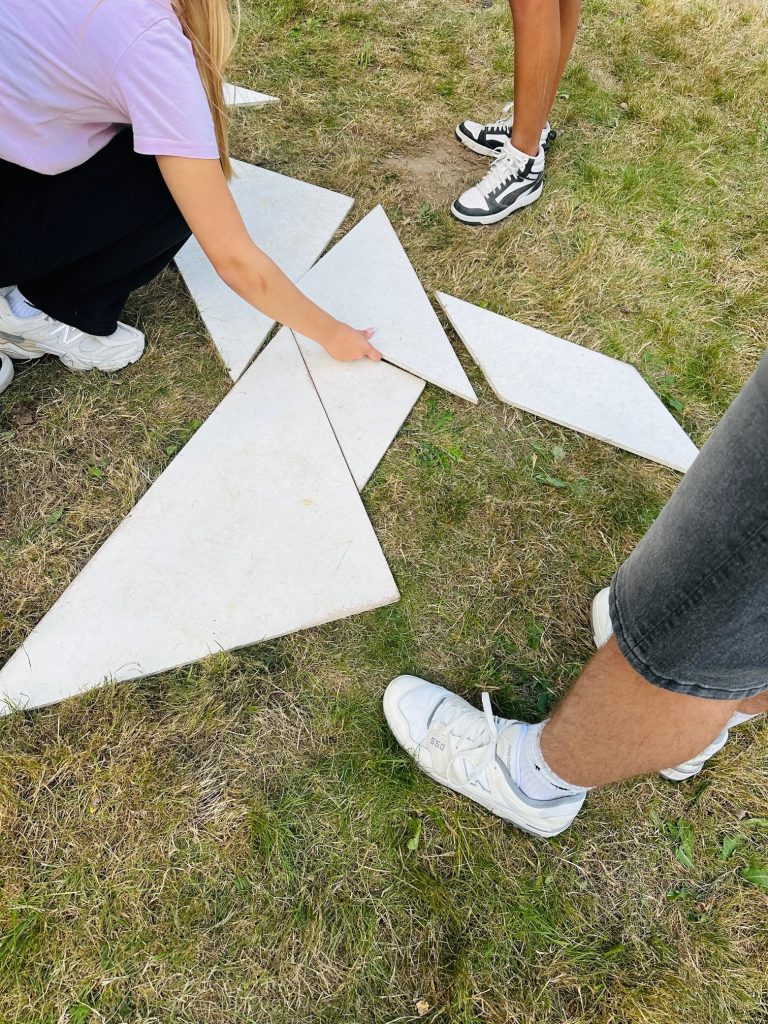 Puzzels oplossen tijdens Expeditie Robinson.
