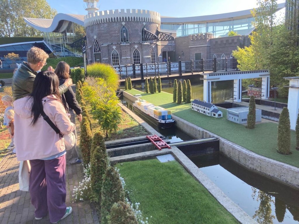 Chinese studenten naar NL Madurodam