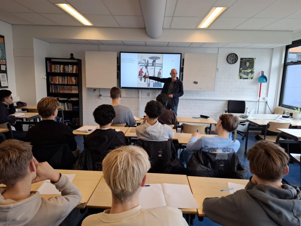 Leerlingen Cals College Nieuwegein krijgen les om een studiekeuze te maken