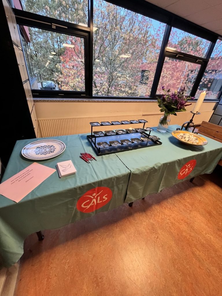 Allerzielenviering kaarsje branden