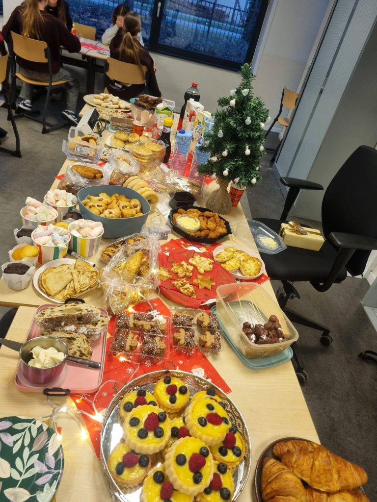 Kerstviering met allemaal zelfgemaakt lekkers 